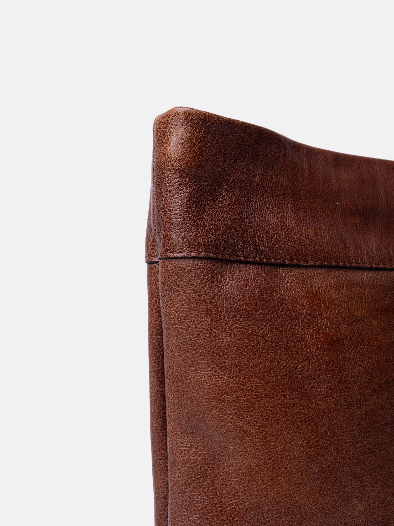 RE:DESIGNED Olea Small Umhängetasche Walnut Vollleder