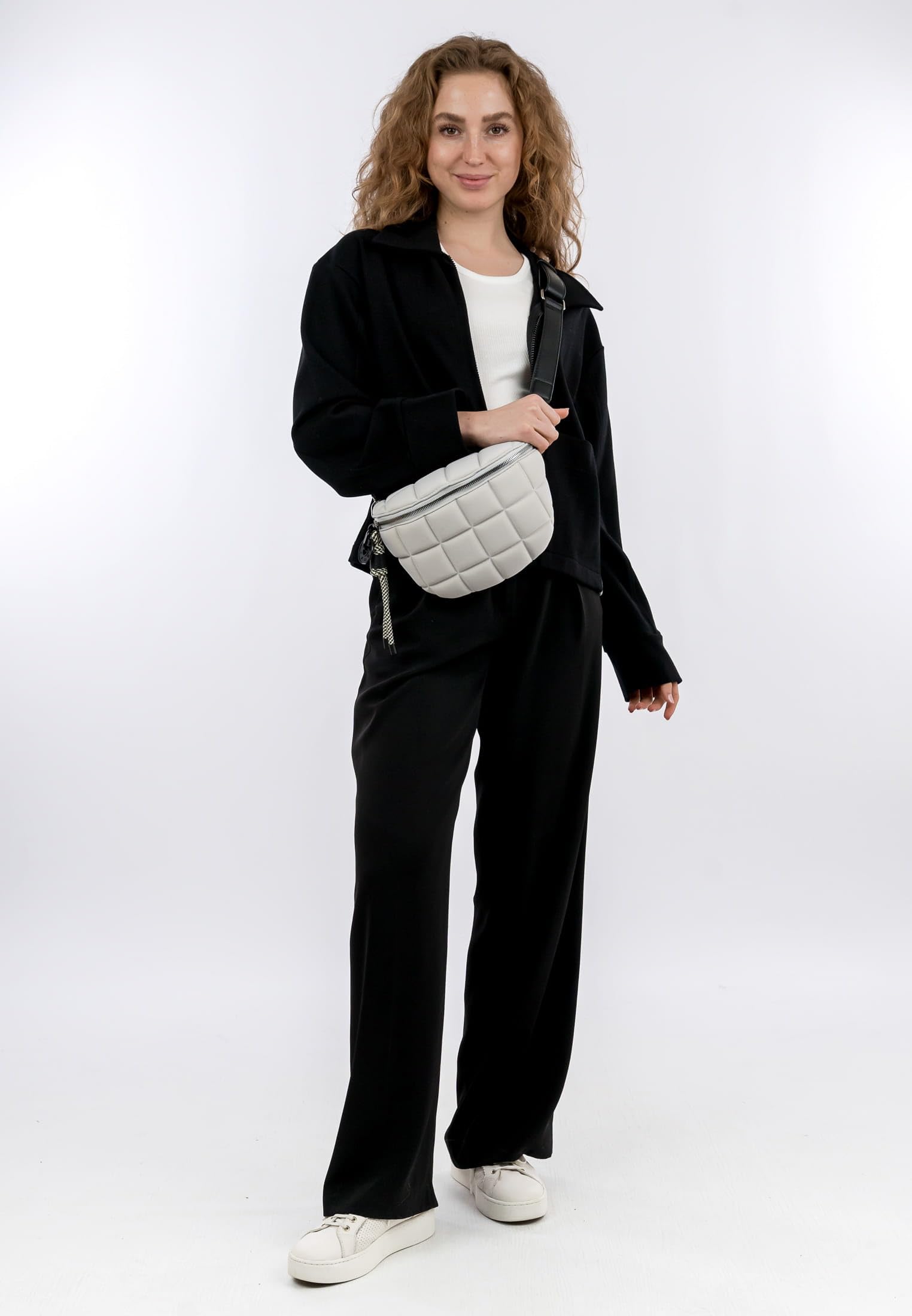 SURI FREY Jancy Crossbody Bag Umhängetasche hellgrau