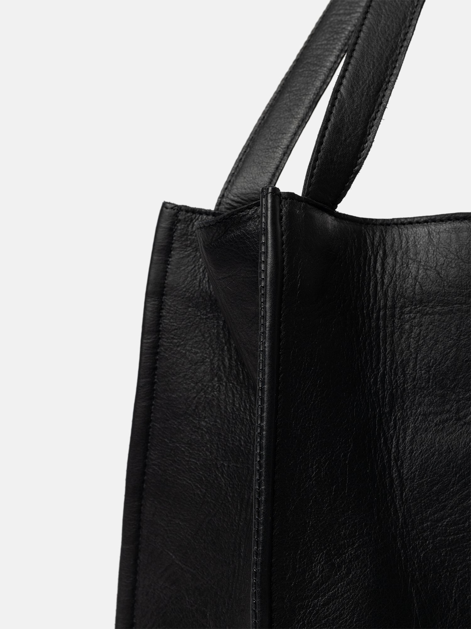 RE:DESIGNED Aro Urban Schultertasche Schwarz 15"