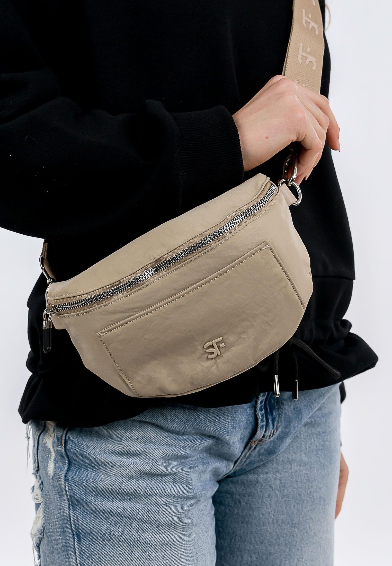 SURI FREY Abby Crossover Bag Taupe flach