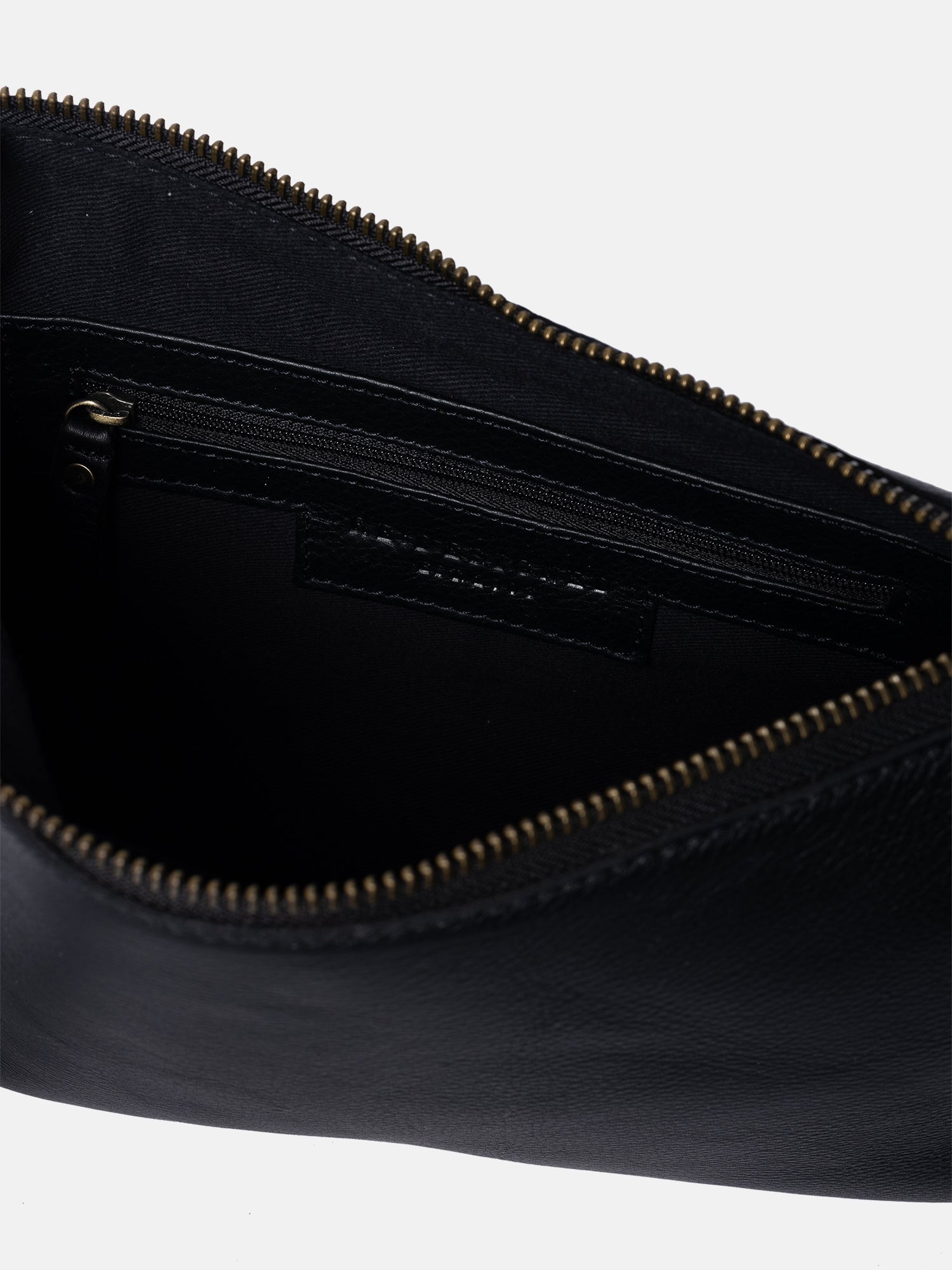RE:DESIGNED Nada Umhängetasche Schwarz Vollleder klein