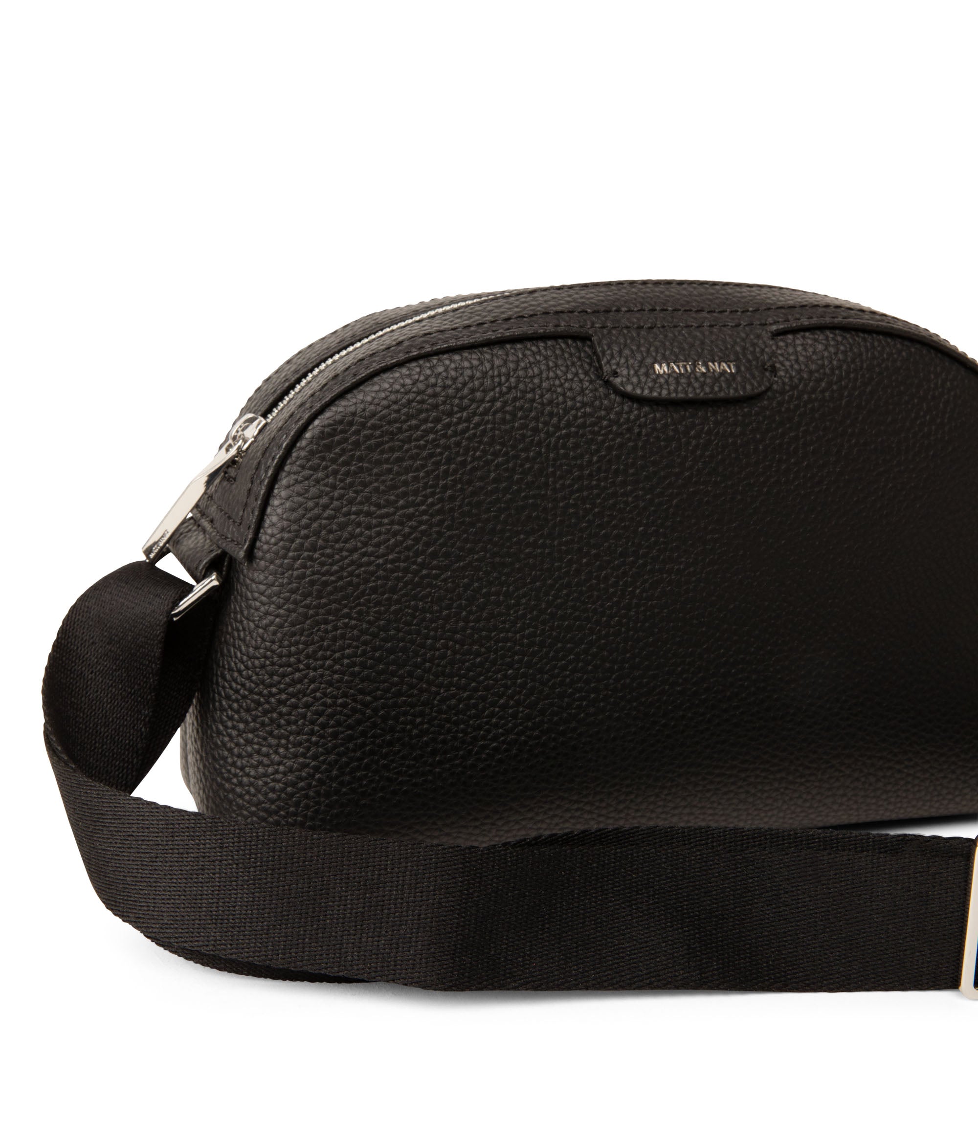 Matt & Nat Purity Arrow Crossbody recycelt schwarz