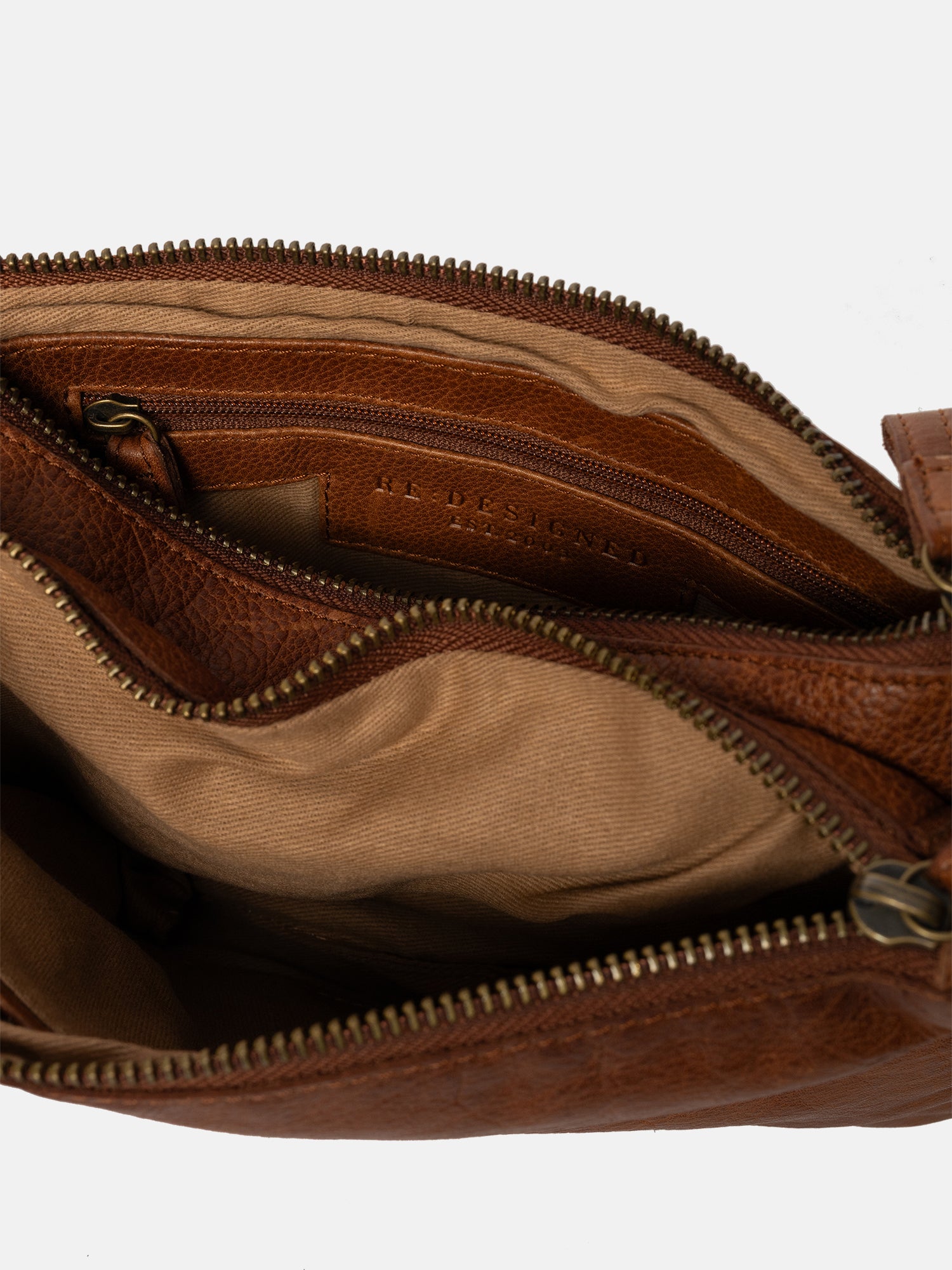 RE:DESIGNED Oslo Urban Umhängetasche Walnut Vollleder