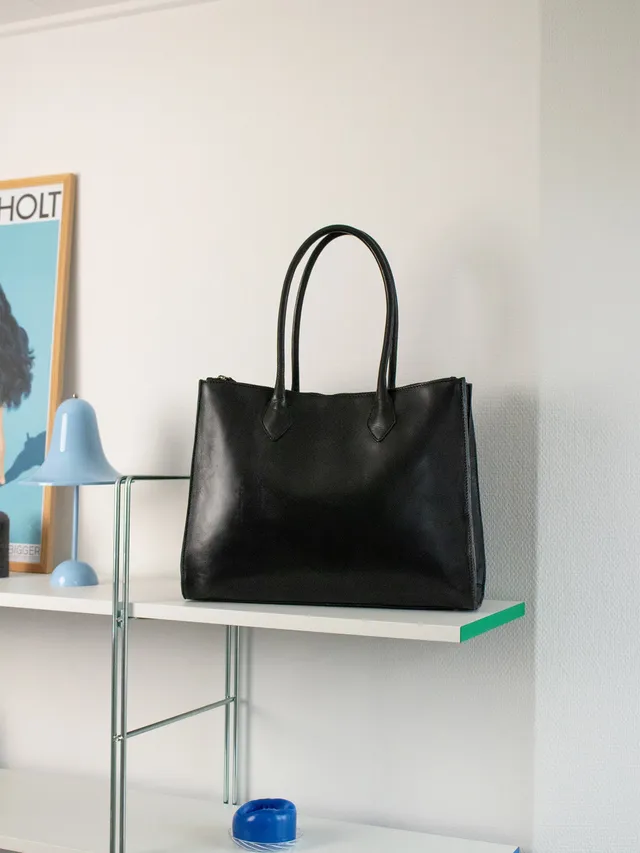 RE:DESIGNED Ora Big Schultertasche Schwarz Vollleder