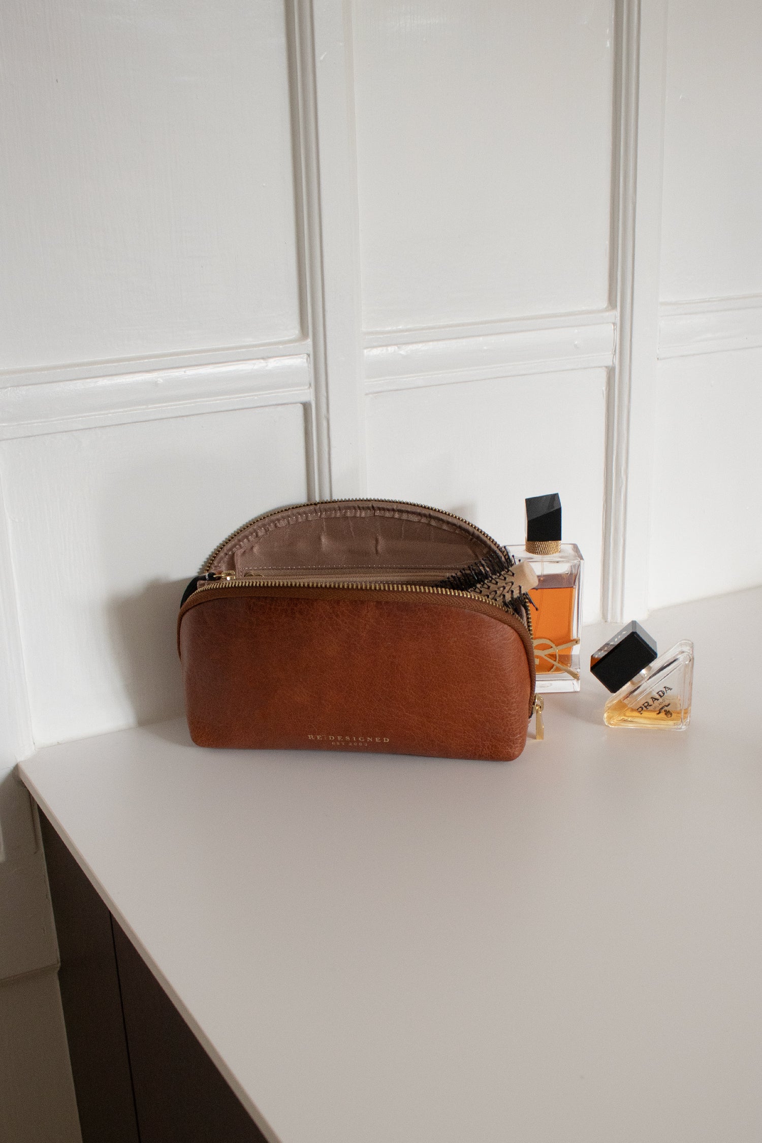 RE:DESIGNED Hoshi Kosmetiktasche Walnuss Vollleder