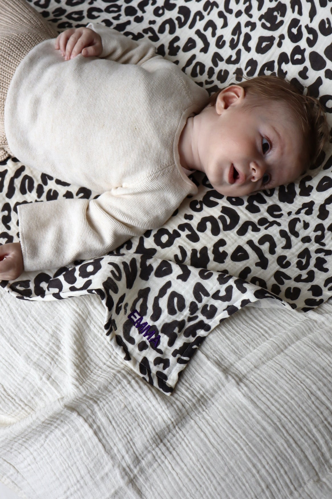 Studio Noos Swaddle Print Large Spucktuch Holy Cow Braun groß