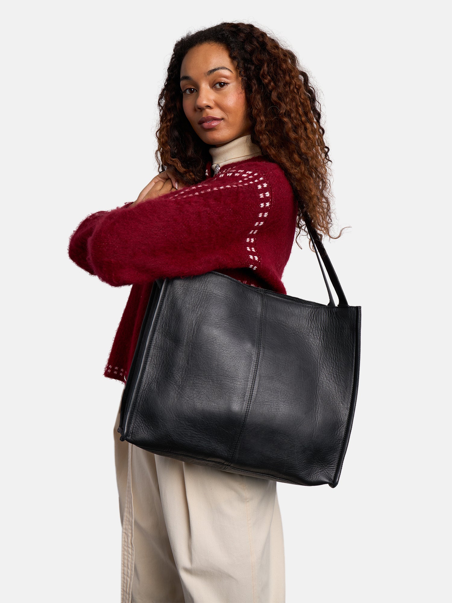 RE:DESIGNED Aro Urban Schultertasche Schwarz 15"