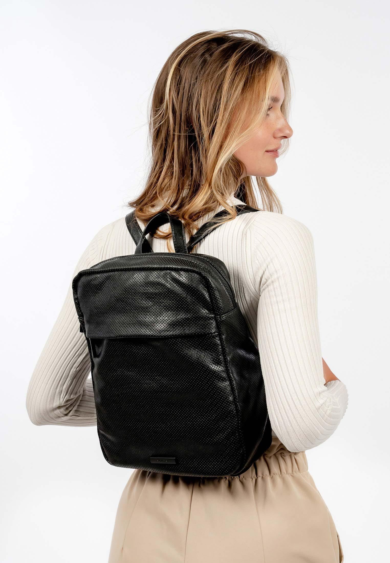 SURI FREY Celly Backpack Rucksack schwarz perforiert