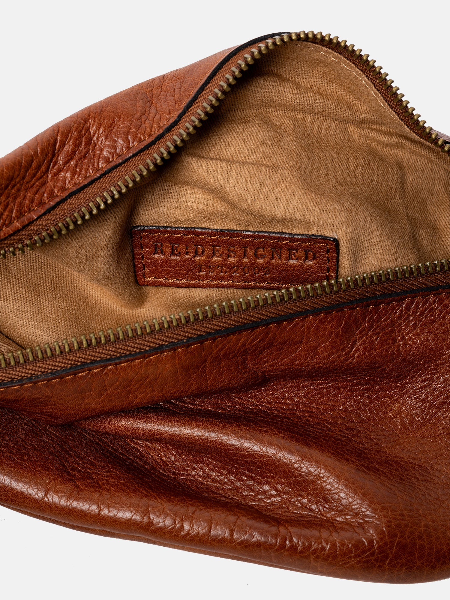 RE:DESIGNED Gisela Bauchtasche Walnut/Brass Vollleder