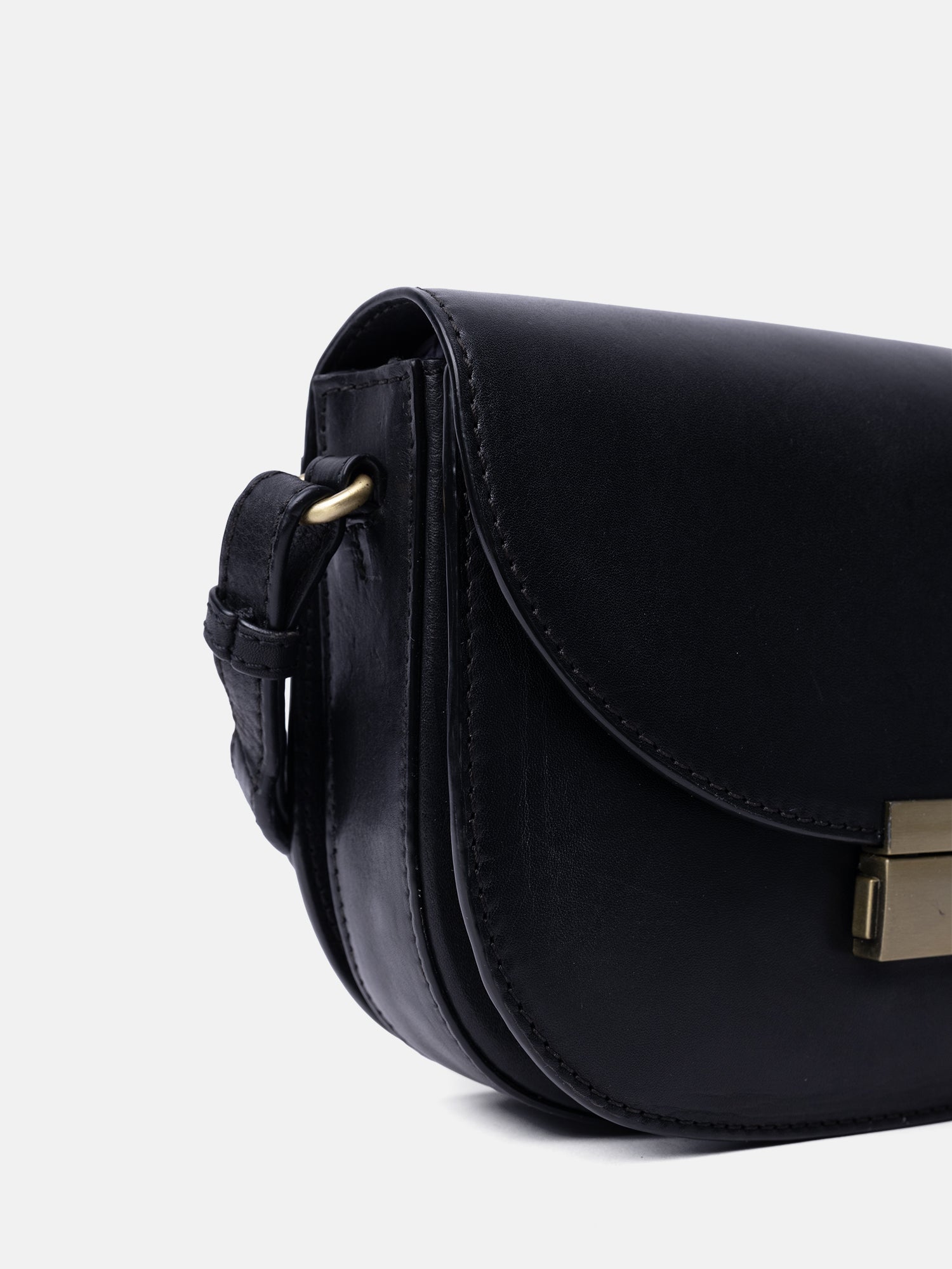 RE:DESIGNED Sivja Umhängetasche Schwarz Leder