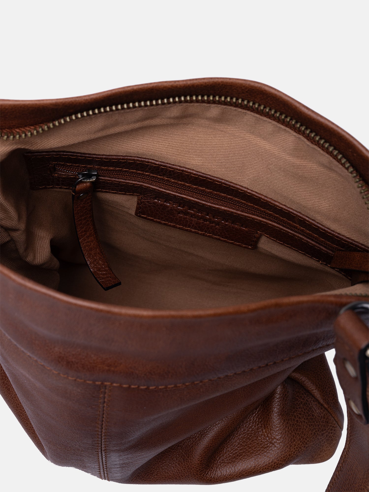 RE:DESIGNED Olea Small Umhängetasche Walnut Vollleder
