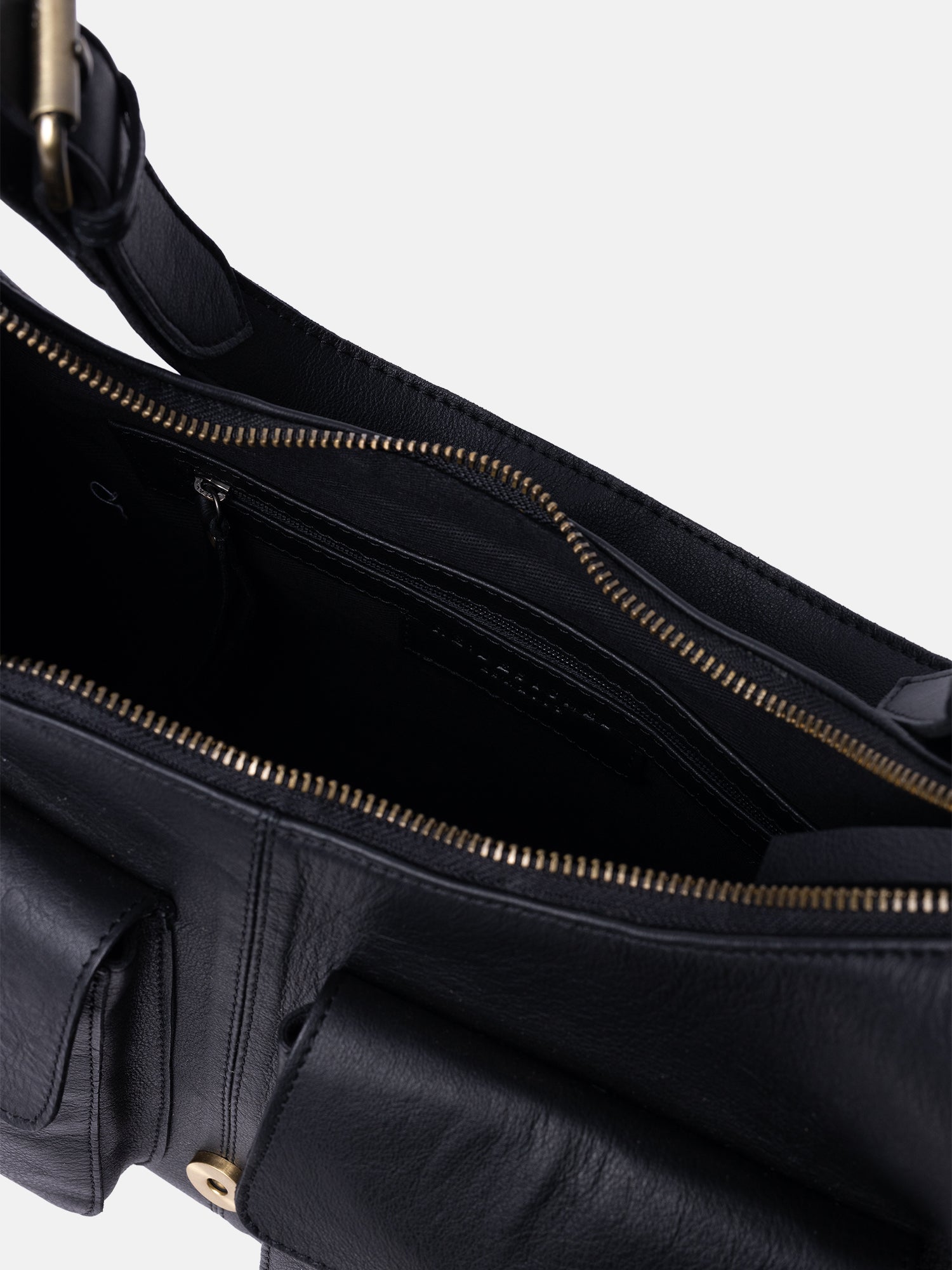 RE:DESIGNED Solvej Large Schultertasche Schwarz Fächer