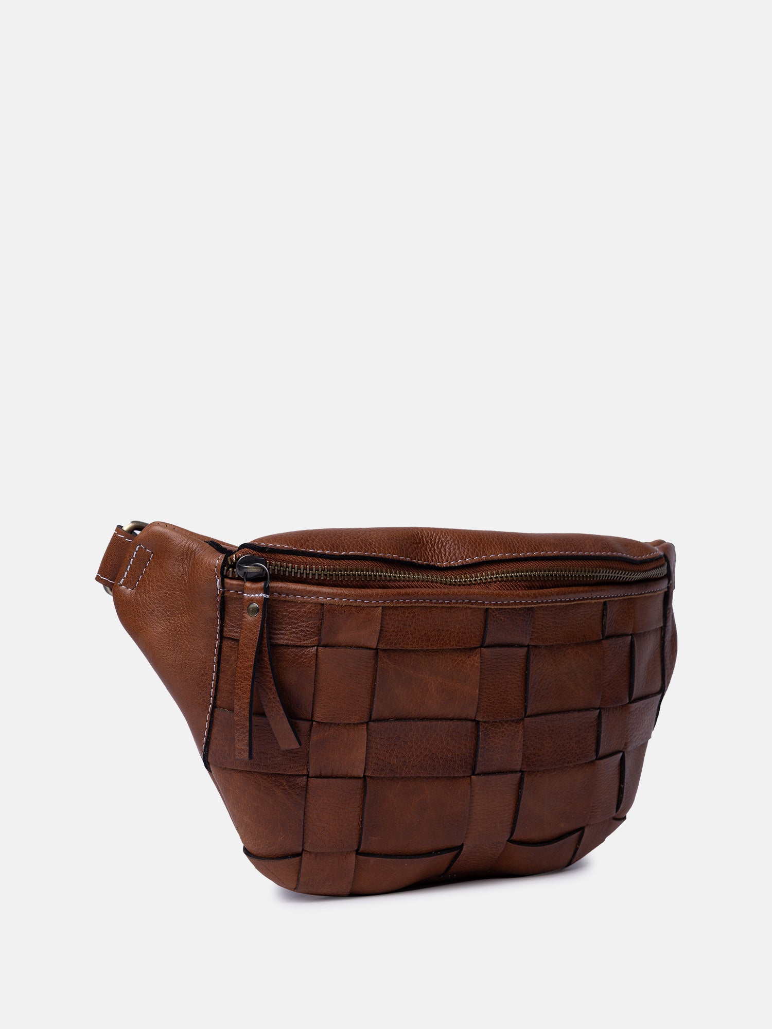 RE:DESIGNED Noor Bumbag Bauchtasche Walnut geflochten