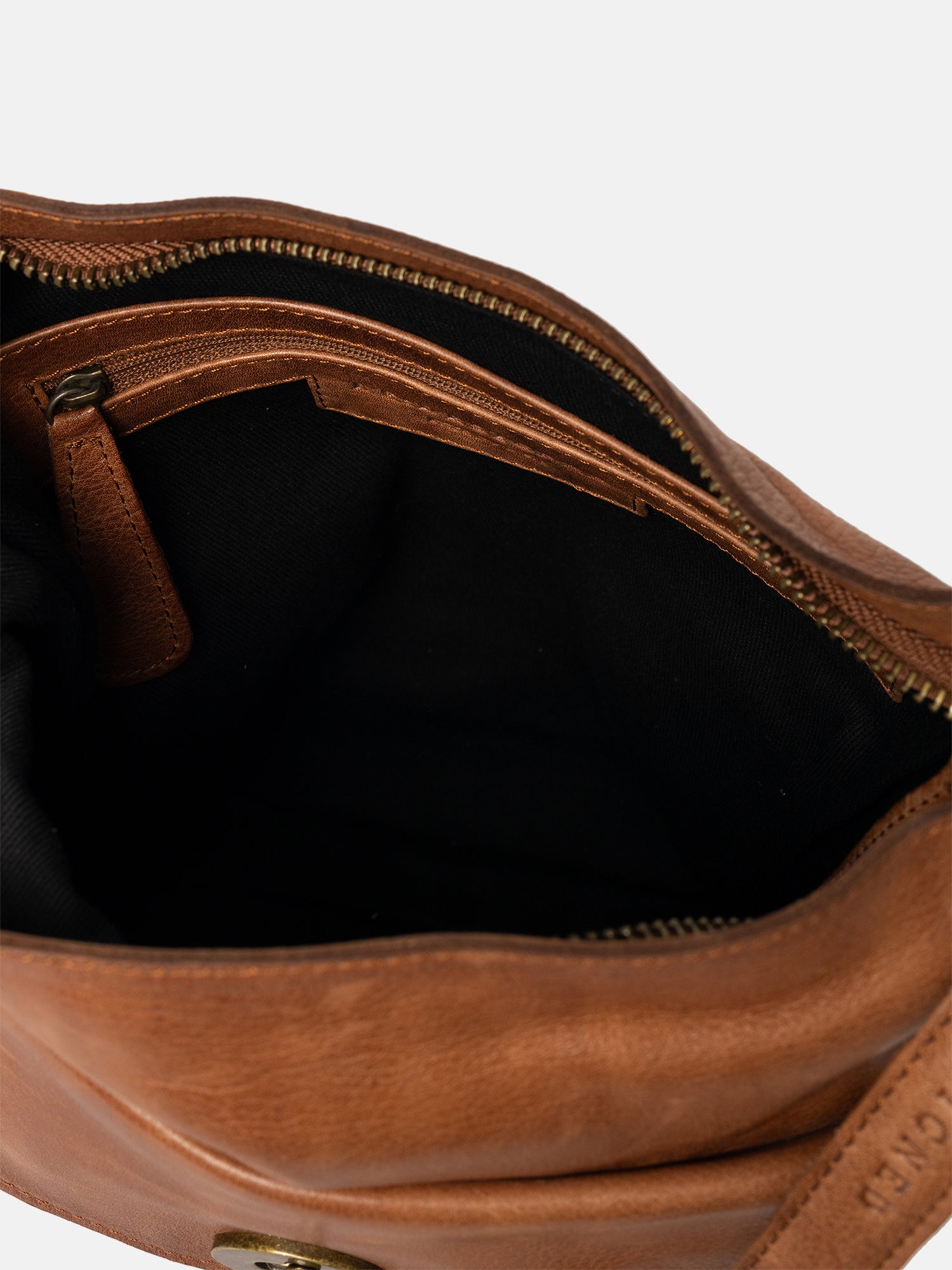 RE:DESIGNED Kay Urban 4874 Umhängetasche Walnut