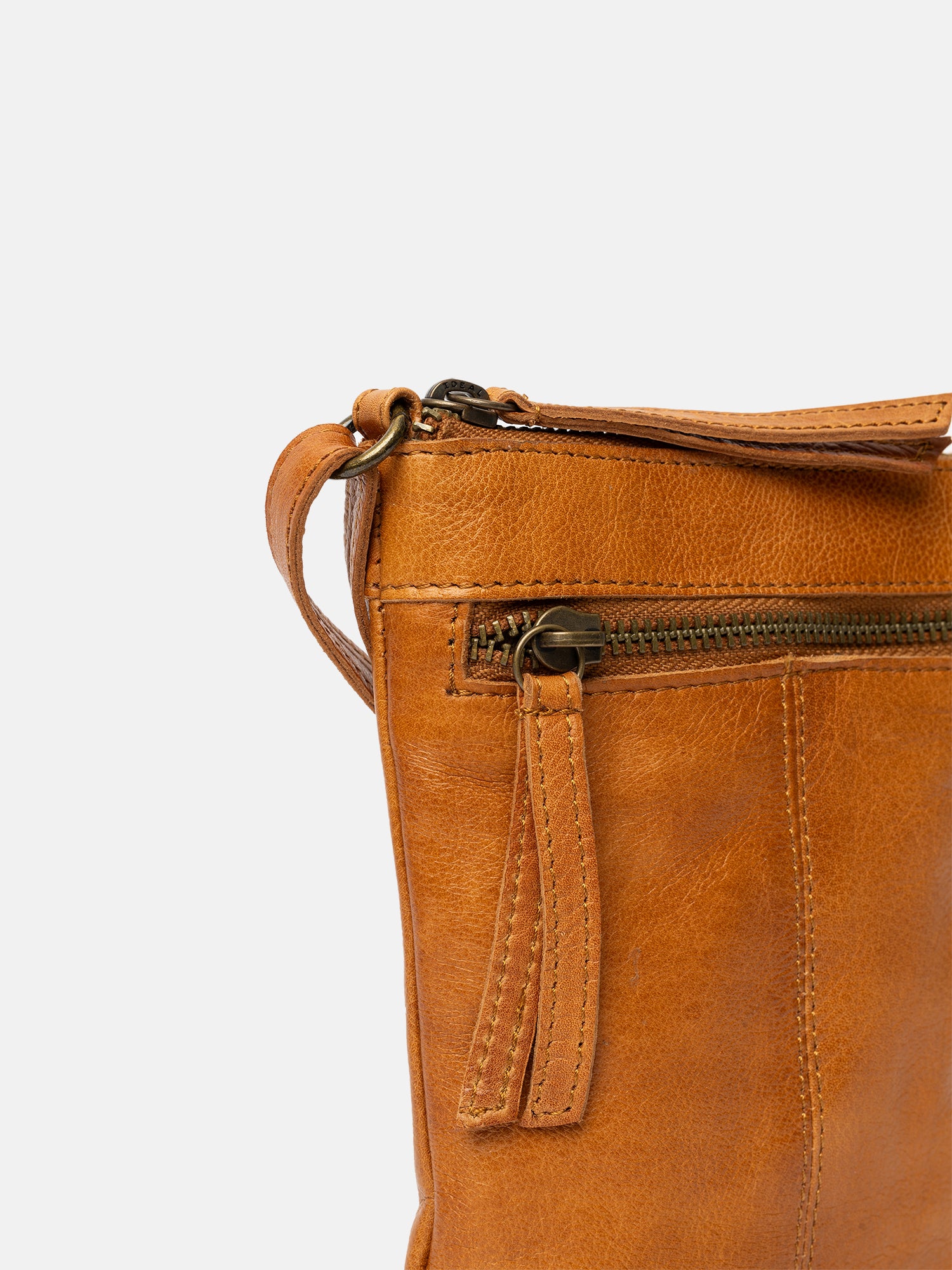 RE:DESIGNED Oulu Urban Handytasche Burned Tan Leder