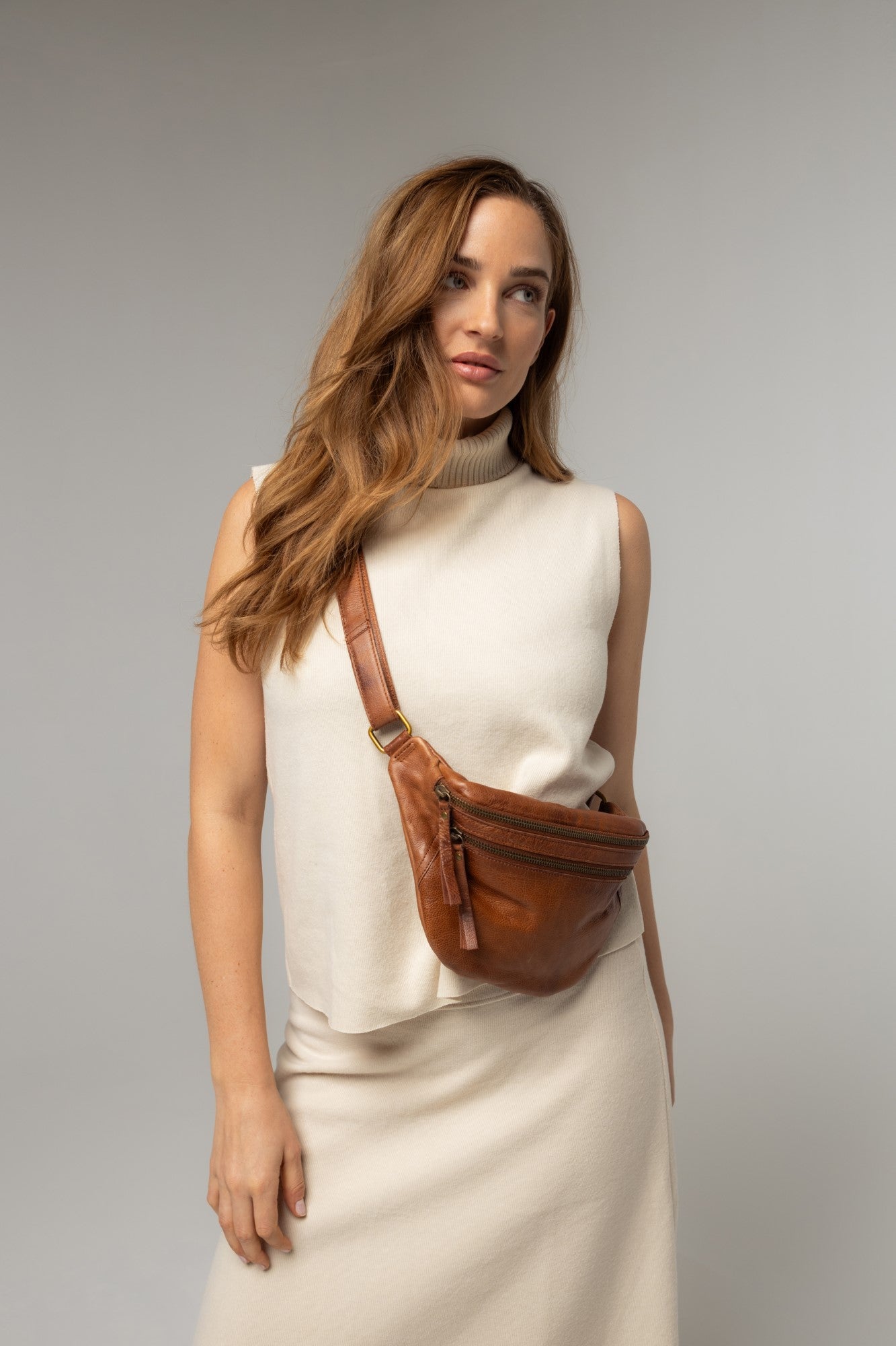 RE:DESIGNED Faust Urban Bauchtasche Walnut Vollleder