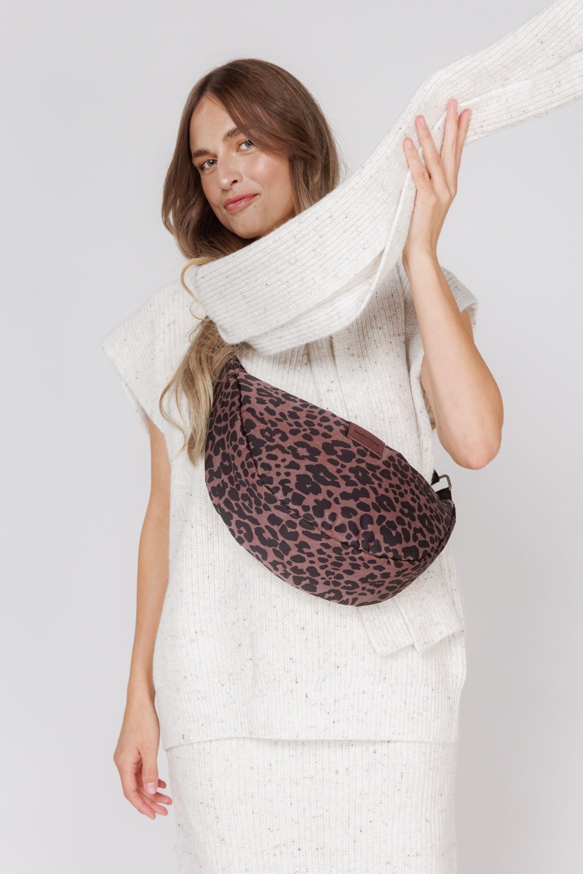 Studio Noos Puffy Fanny Pack Bauchtasche Rot Leopard
