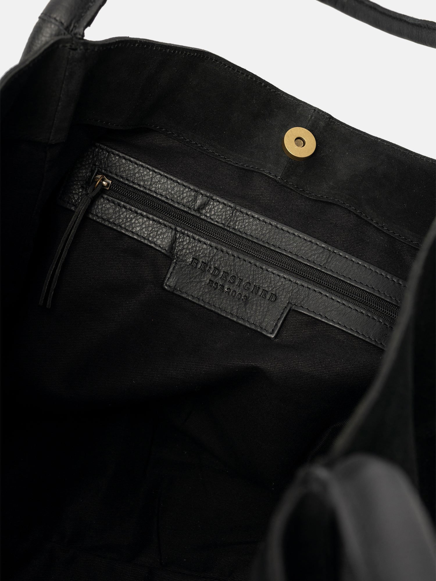 RE:DESIGNED Meno Shopper Schwarz Veloursleder