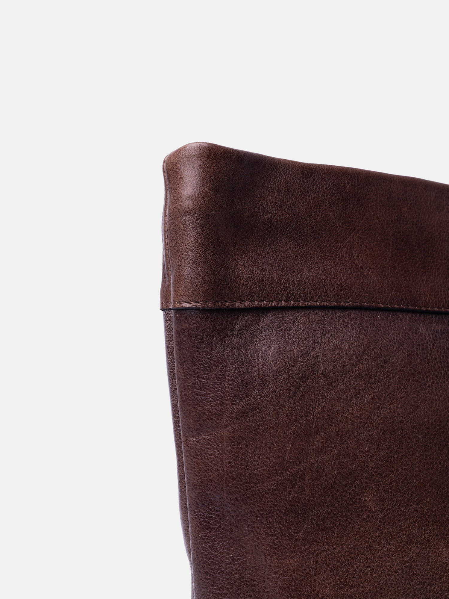 RE:DESIGNED Olea Small Umhängetasche Woodsmoke Vollleder