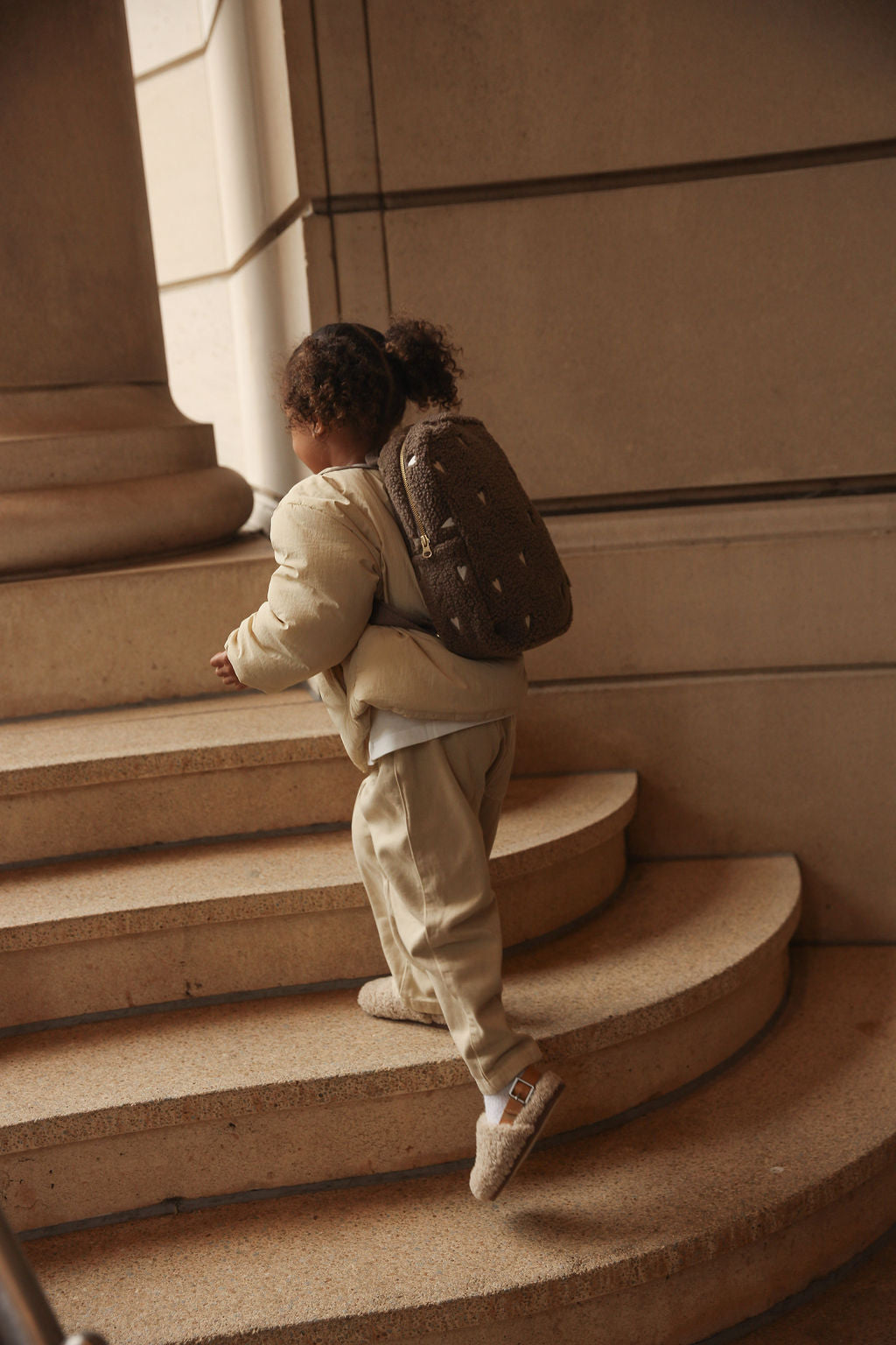 Studio Noos Teddy Mini-Rucksack Brown Hearts Kleinkind