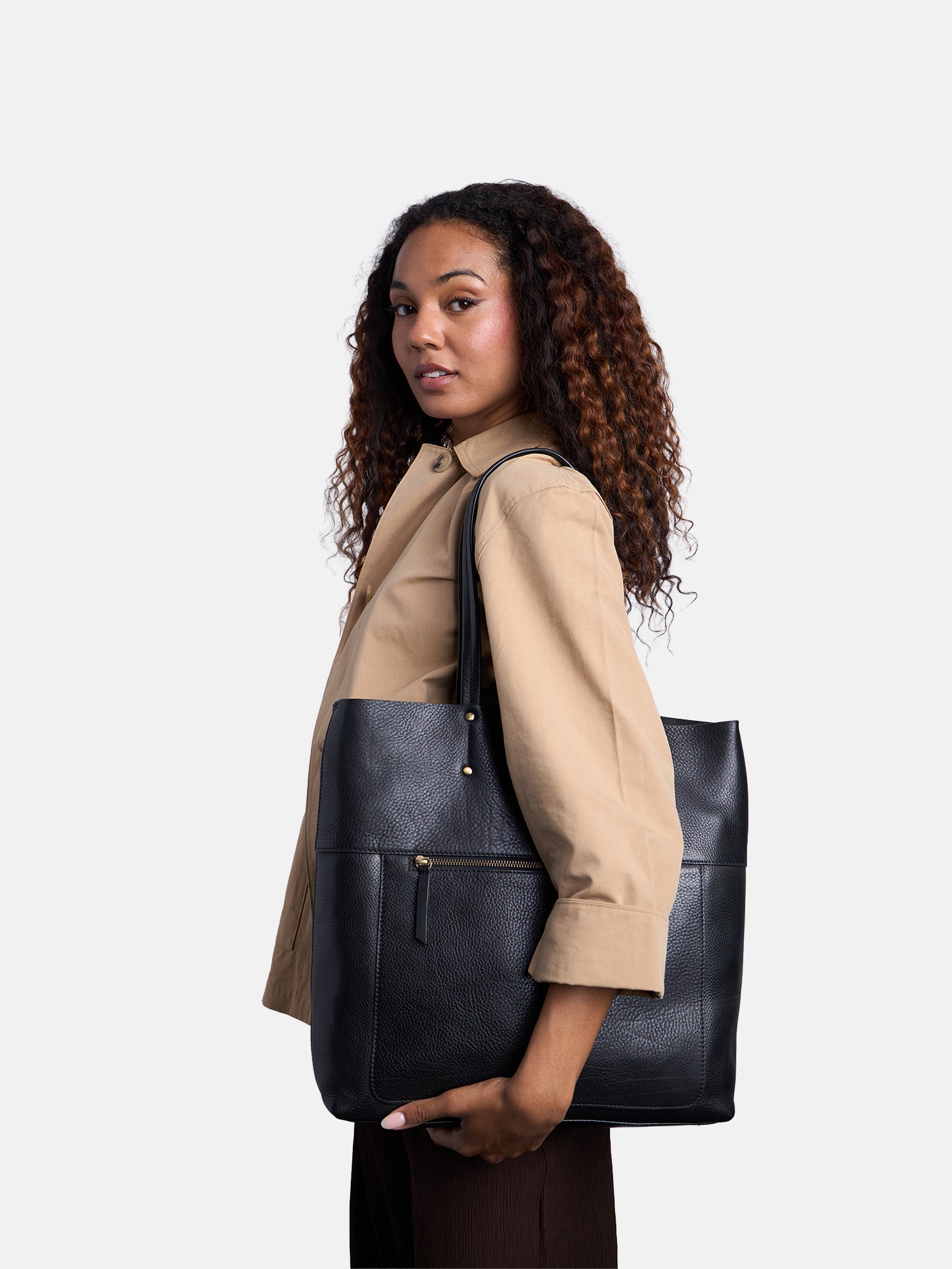 RE:DESIGNED Sofie Big 6666 Schultertasche Schwarz Leder