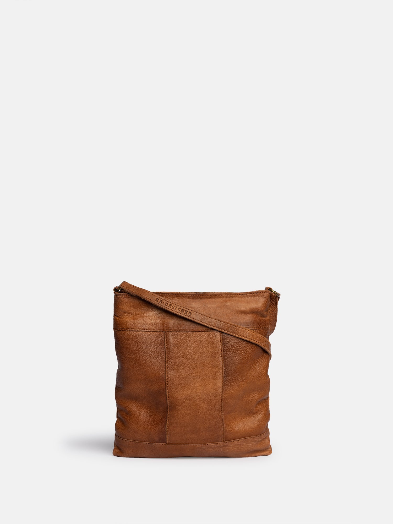 RE:DESIGNED Lillesand Urban Umhängetasche Walnut Vollleder