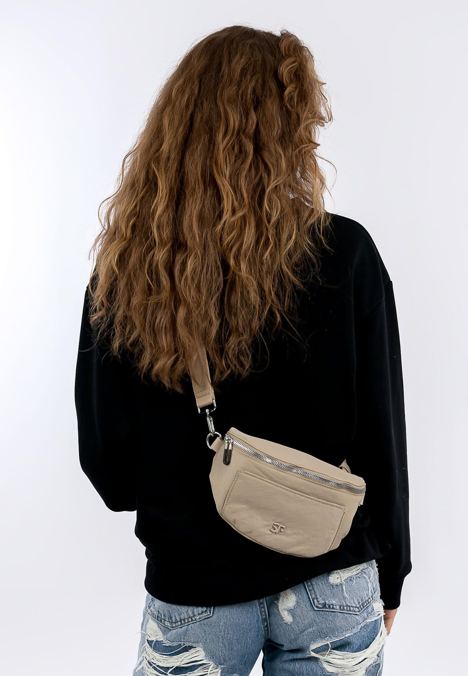 SURI FREY Abby Crossover Bag Taupe flach