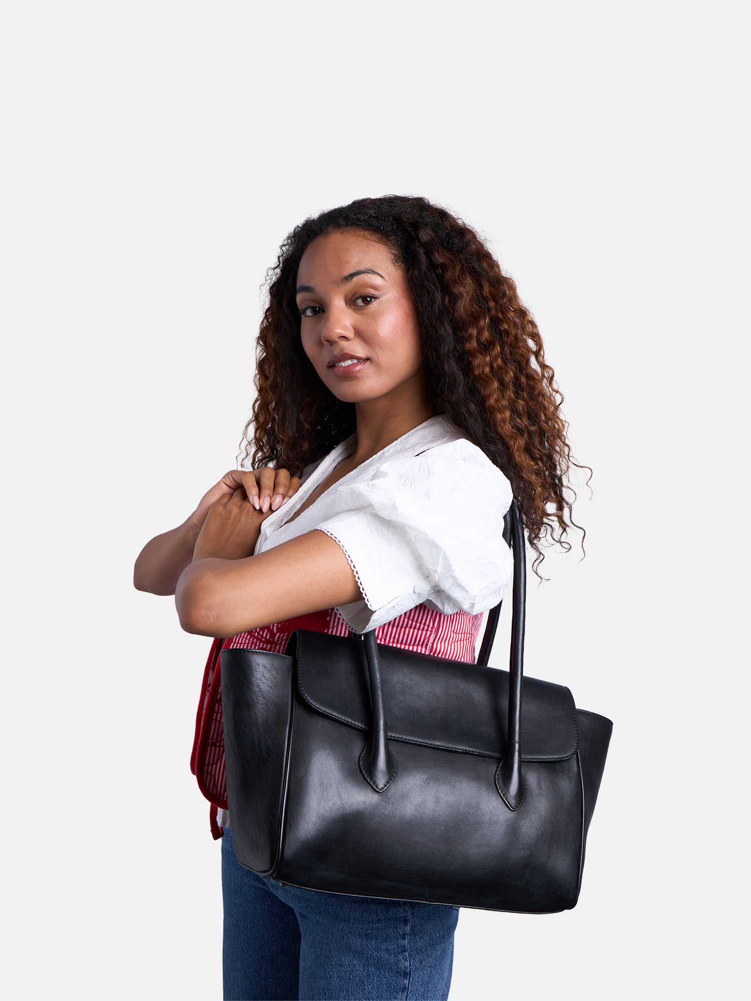RE:DESIGNED Sisu Big Handtasche Schwarz Rindsleder