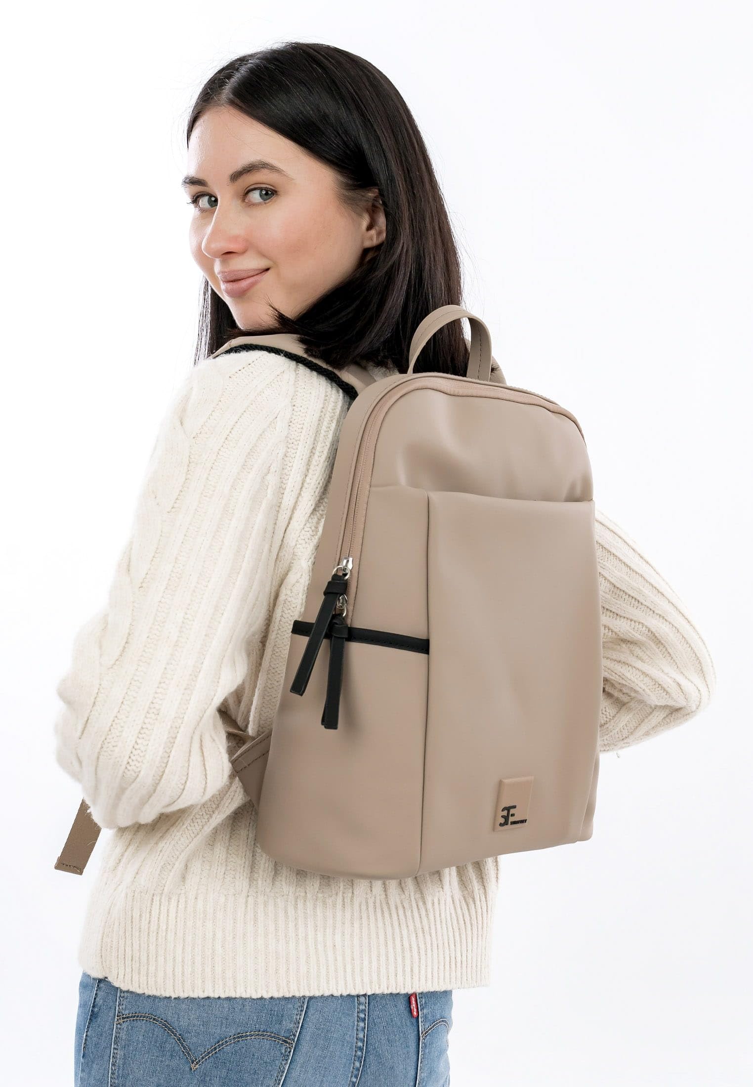 SURI FREY SFY Shiny Cityrucksack Sand Laptopfach