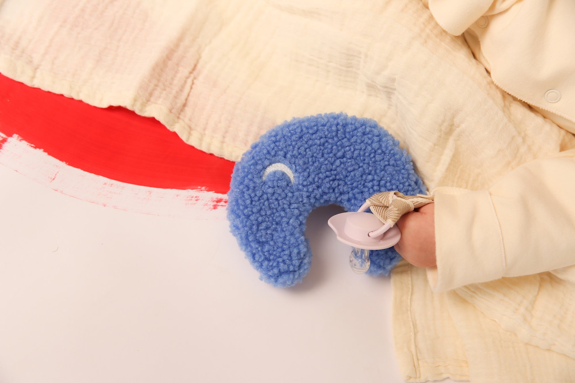 Studio Noos Schnuller Plüschtier Light Blue Moon mit Ring