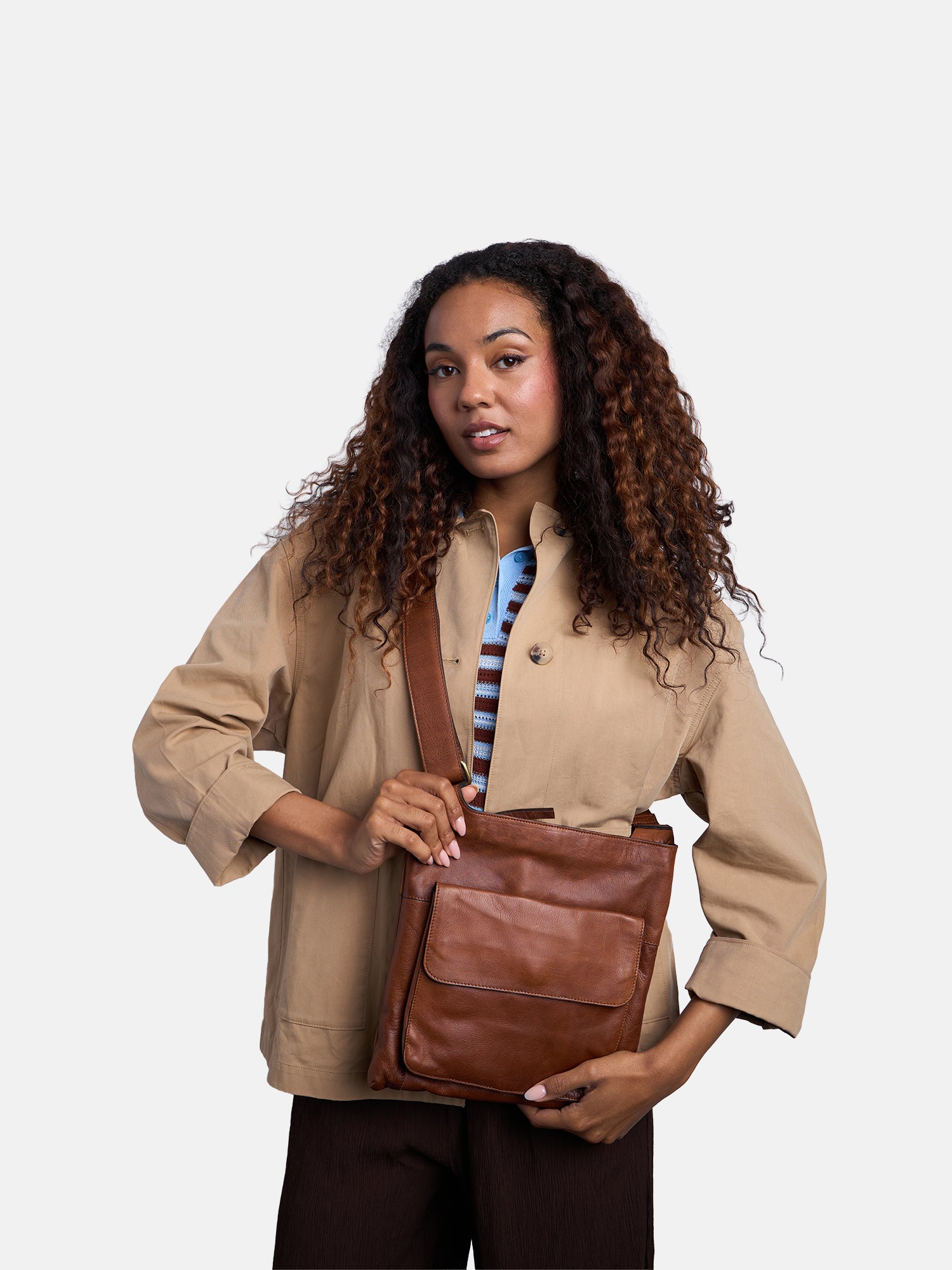 RE:DESIGNED Sara Big Umhängetasche Walnut Vollleder