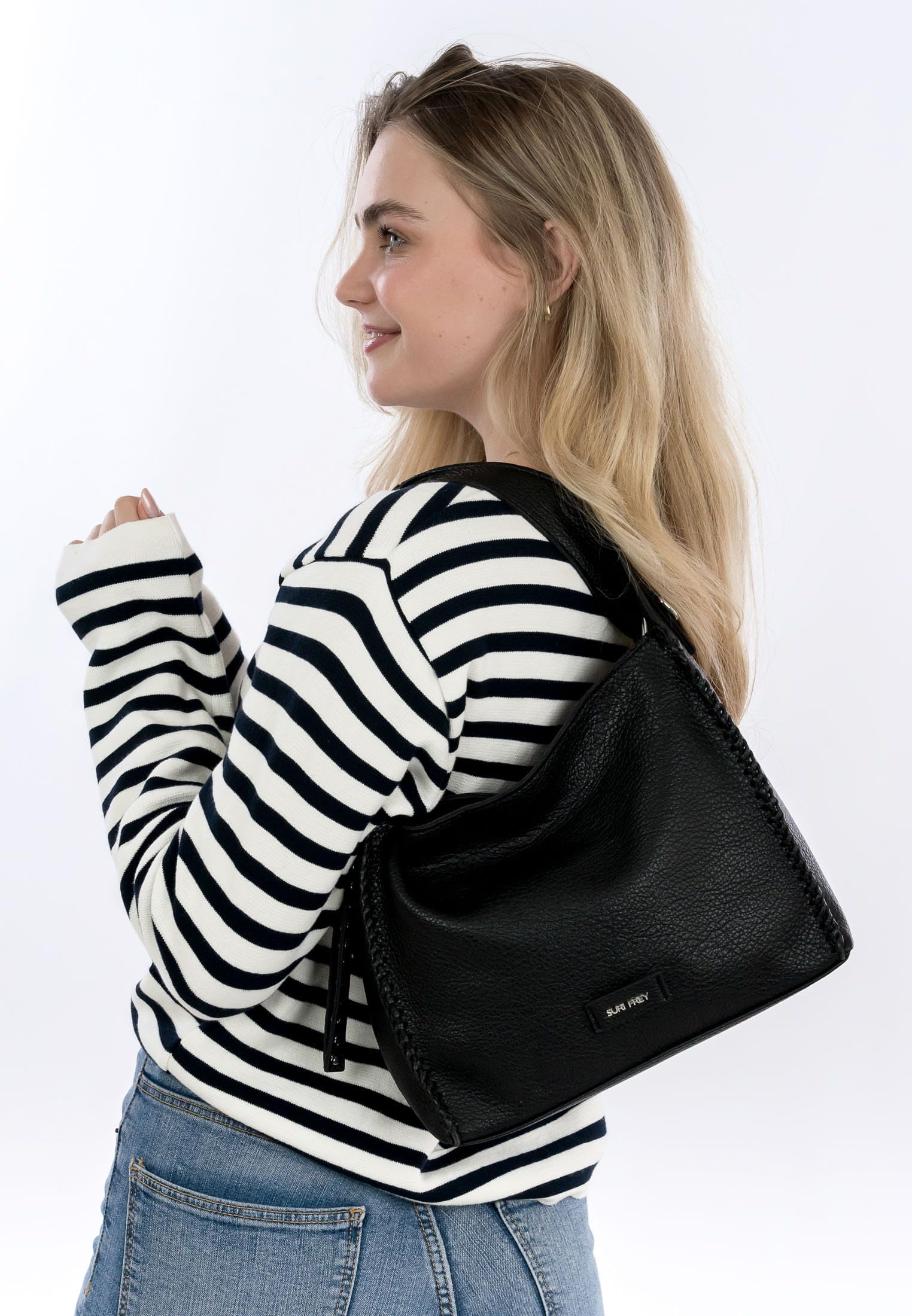 SURI FREY Franzy Hobo Bag S Schultertasche Black Anhänger