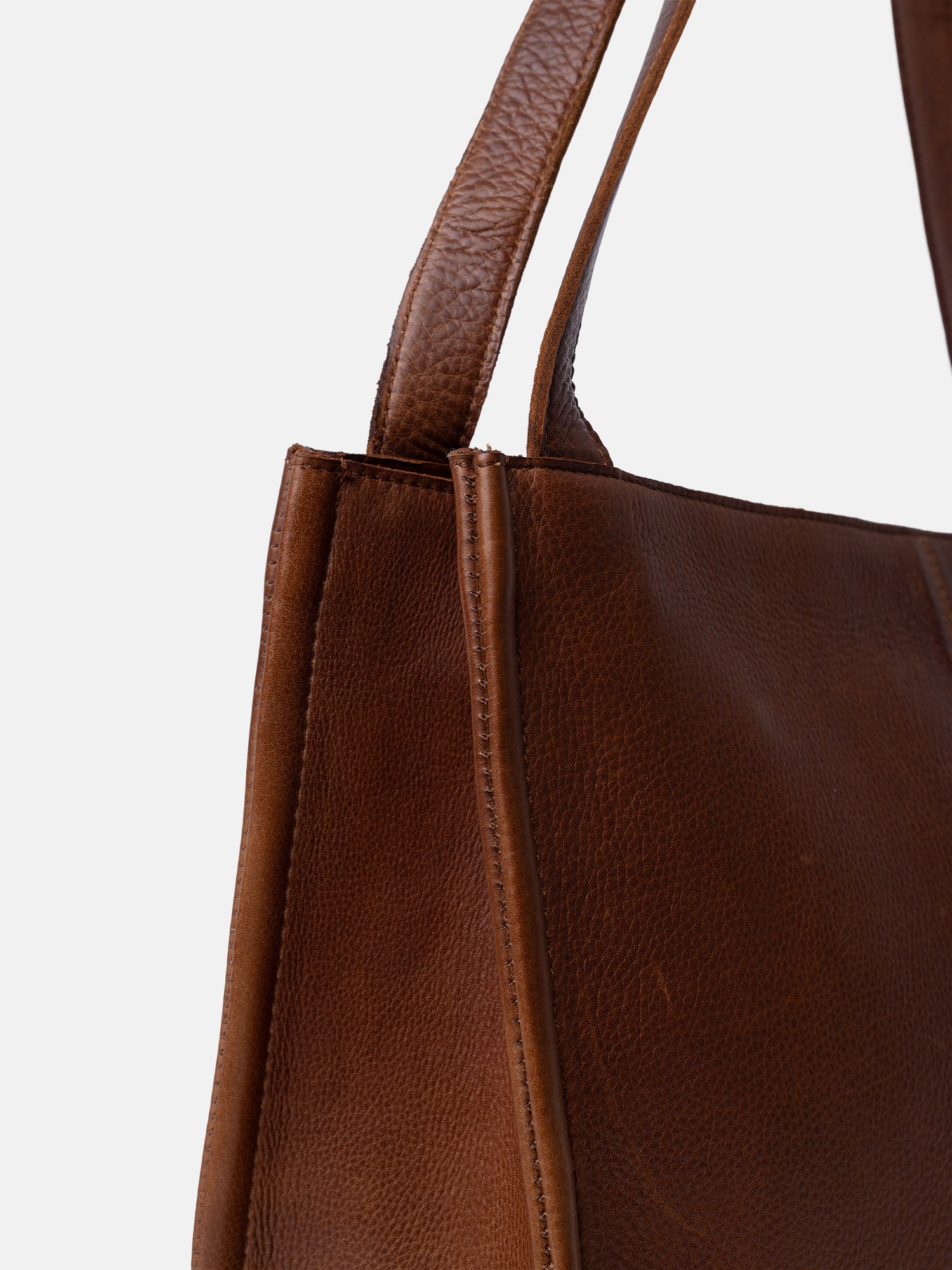 RE:DESIGNED Aro Small Schultertasche Walnut Vollleder