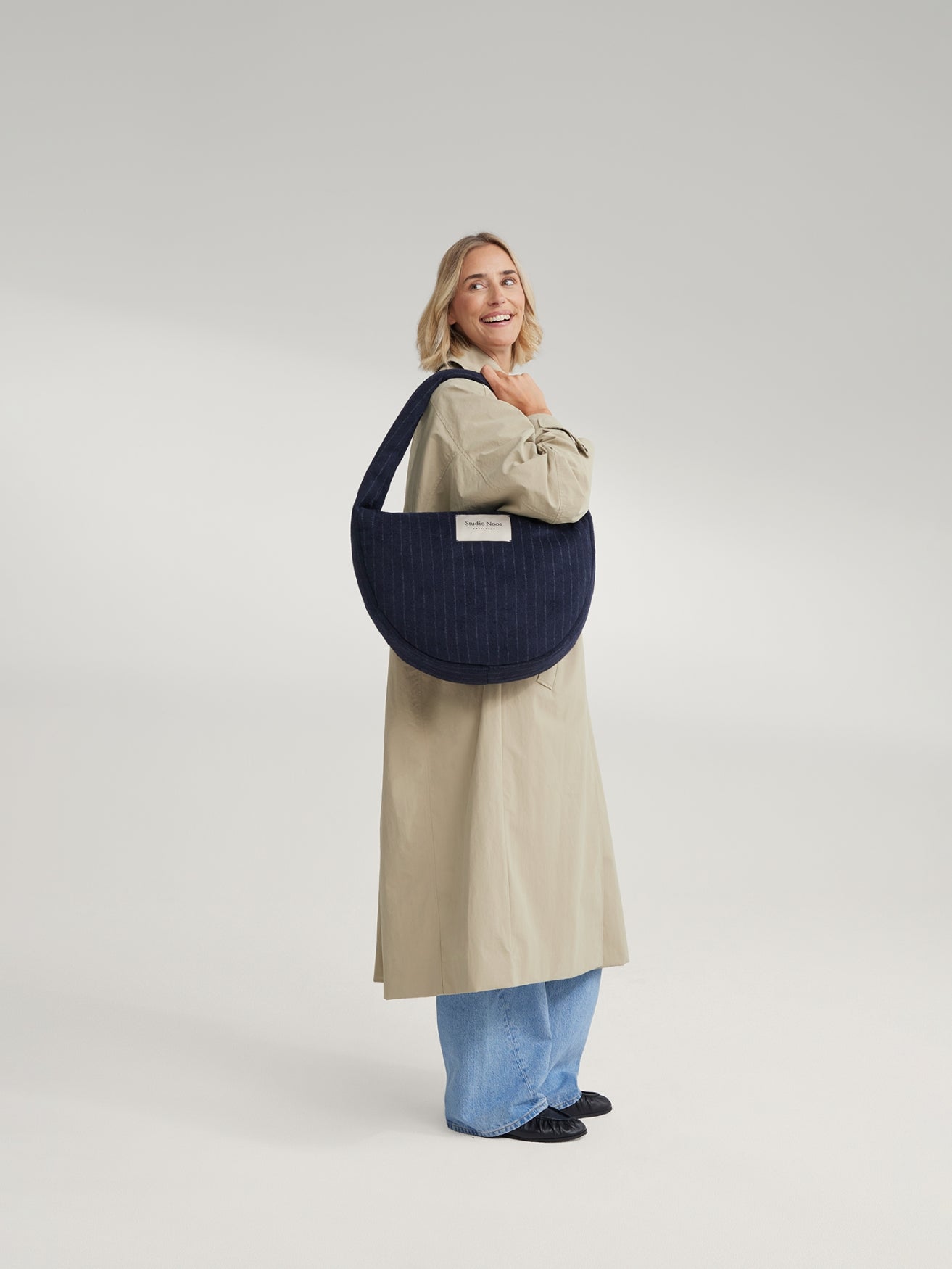 Studio Noos Flannel Chalkstripe Cross Body Umhängetasche Dunkelblau 13 Zoll