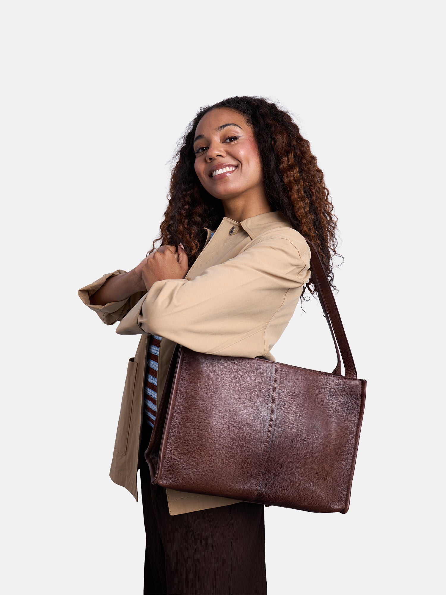 RE:DESIGNED Aro Small Schultertasche Woodsmoke Leder