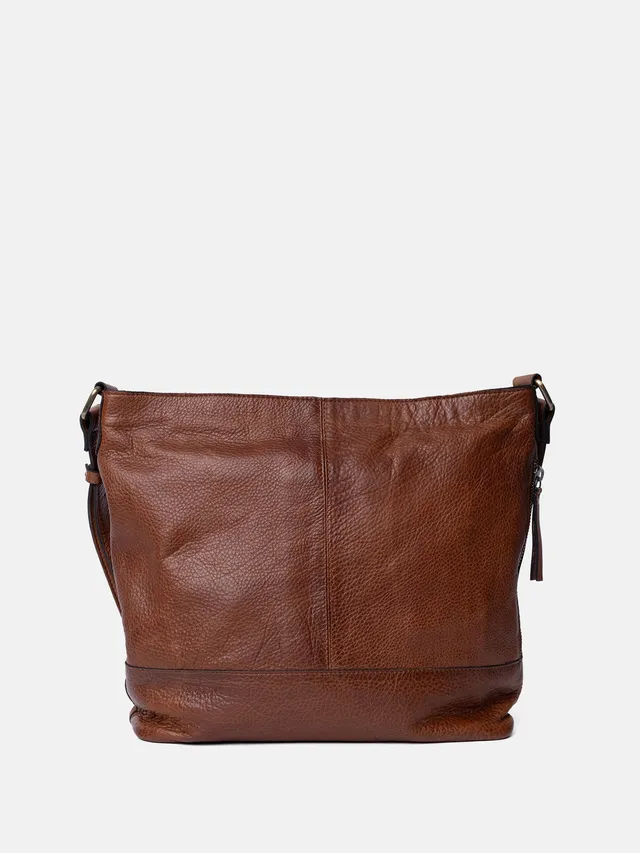 RE:DESIGNED Svea Big Umhängetasche Walnut Vollleder