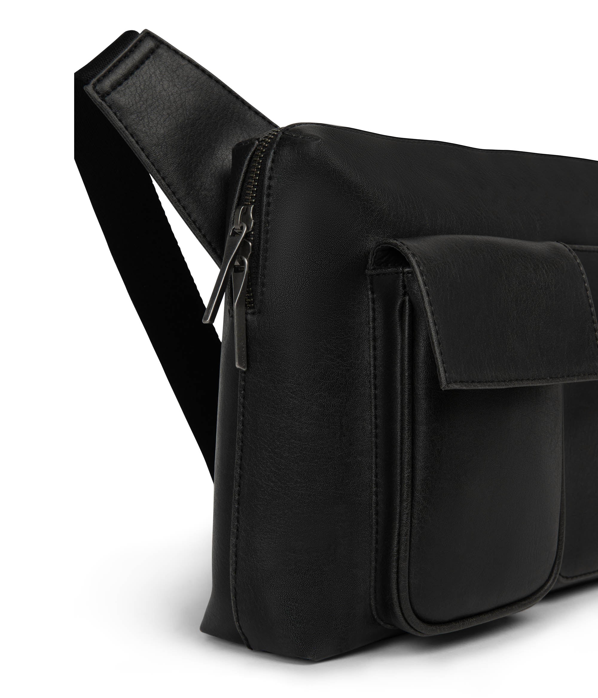 Matt & Nat Trey Sling Bag schwarz vegane Umhängetasche
