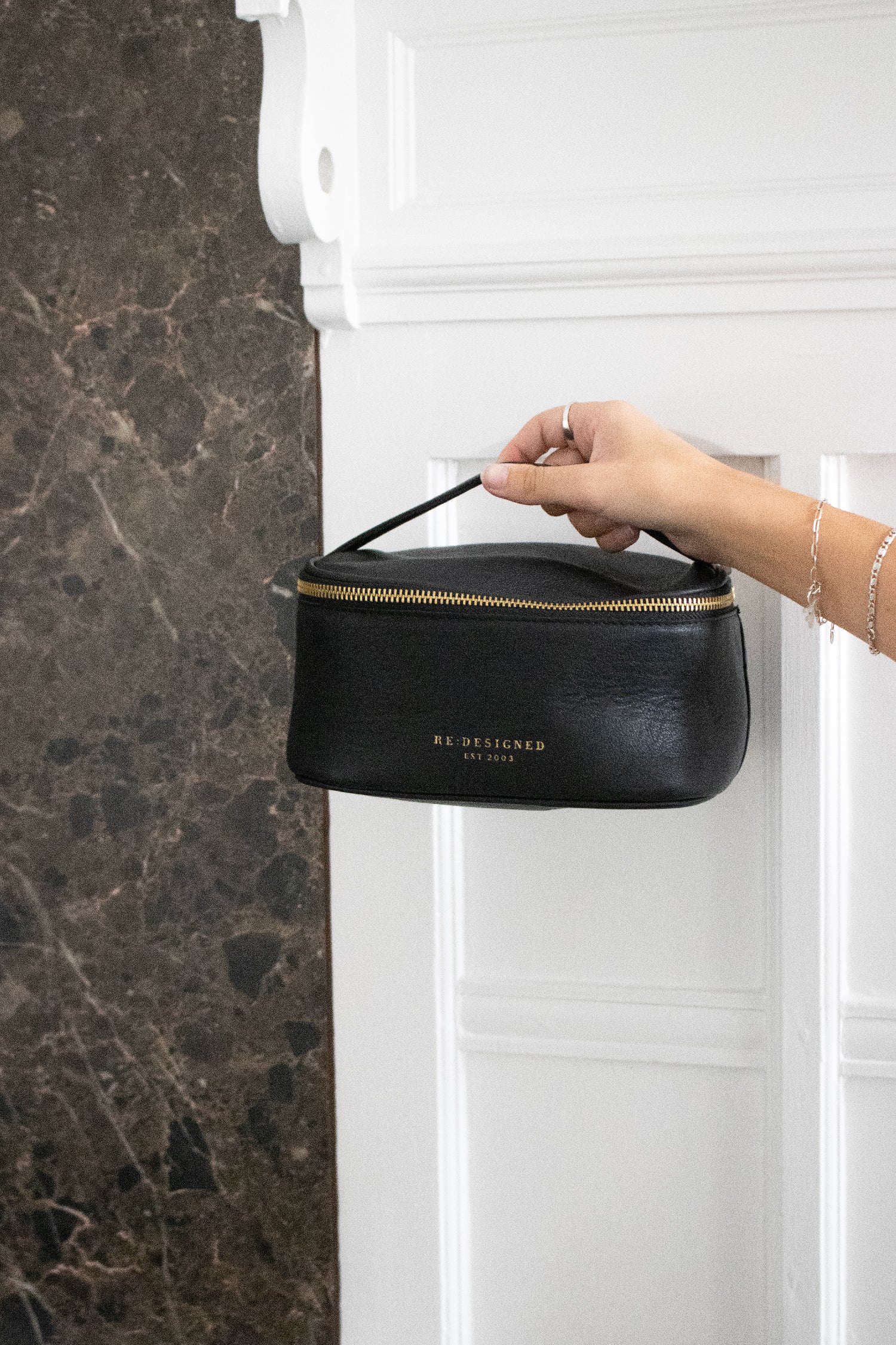 RE:DESIGNED Helga Small Kulturtasche Schwarz Vollleder