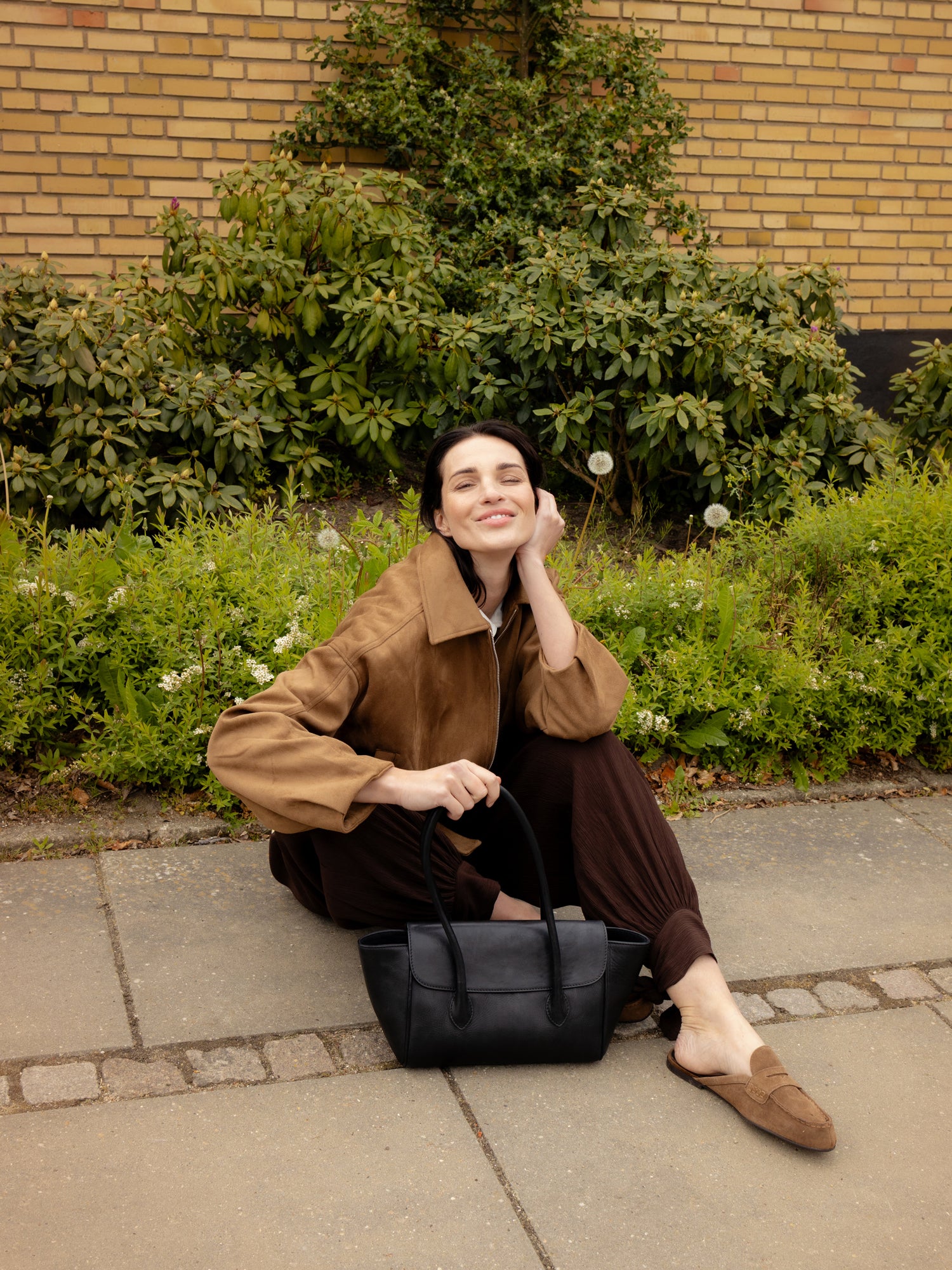 RE:DESIGNED Sisu Small Handtasche Schwarz Vintage-Leder