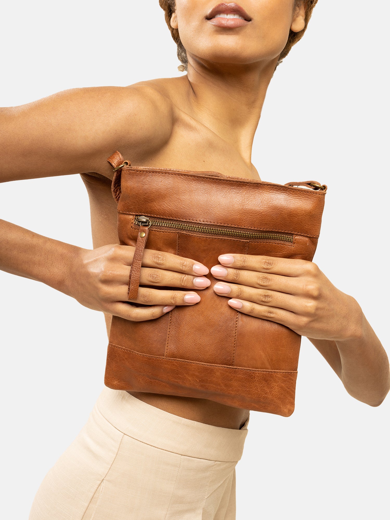 RE:DESIGNED Lillesand Urban Umhängetasche Walnut Vollleder