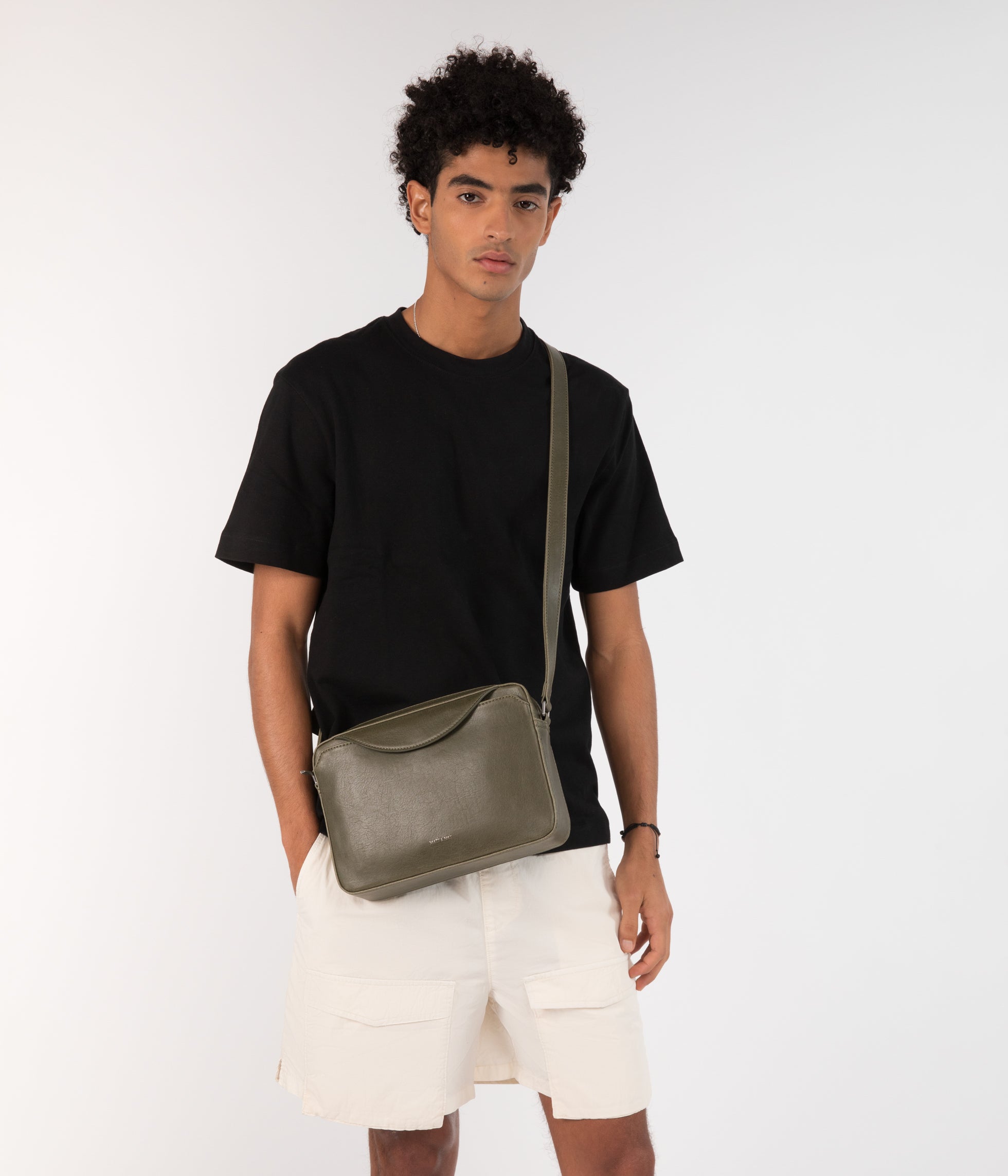 Matt & Nat Bridge Crossbody Tasche schwarz vegane Tasche