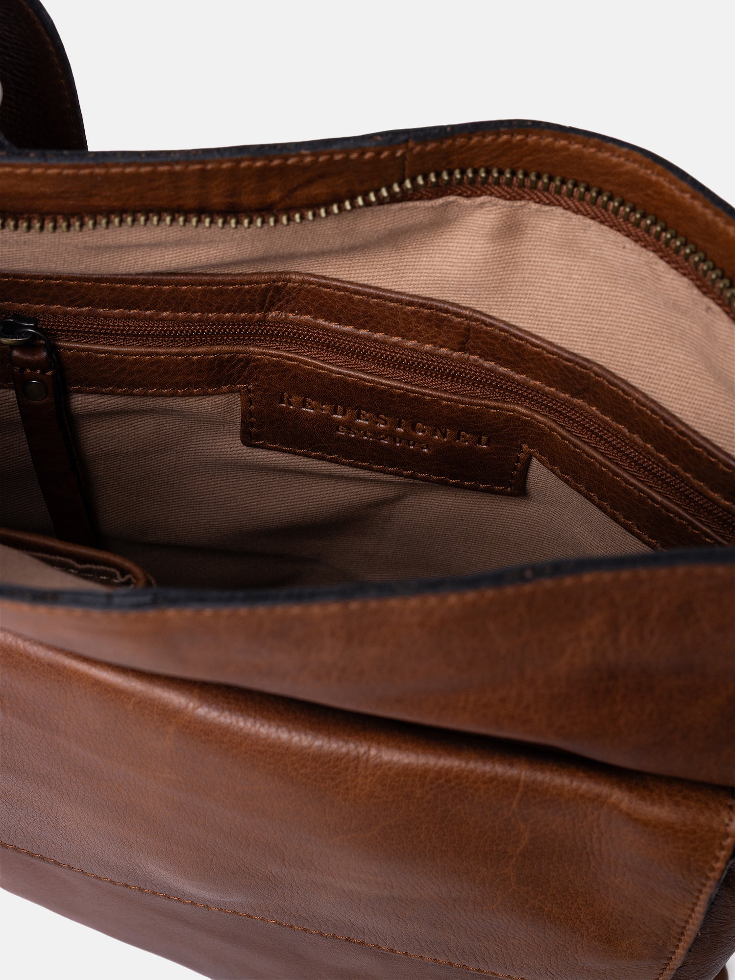 RE:DESIGNED Sara Big Umhängetasche Walnut Vollleder